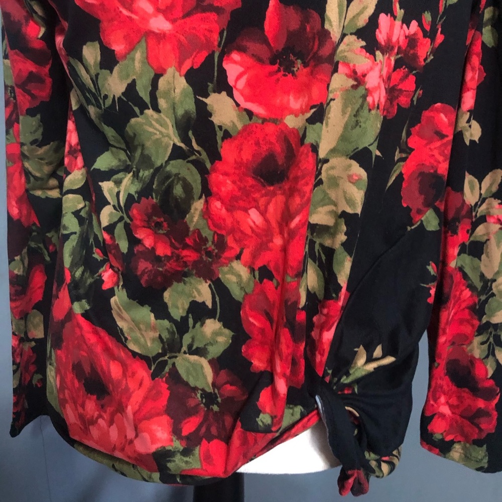 #m2d | BLACK & RED ROSE | BLOUSE - Picture 2 of 5